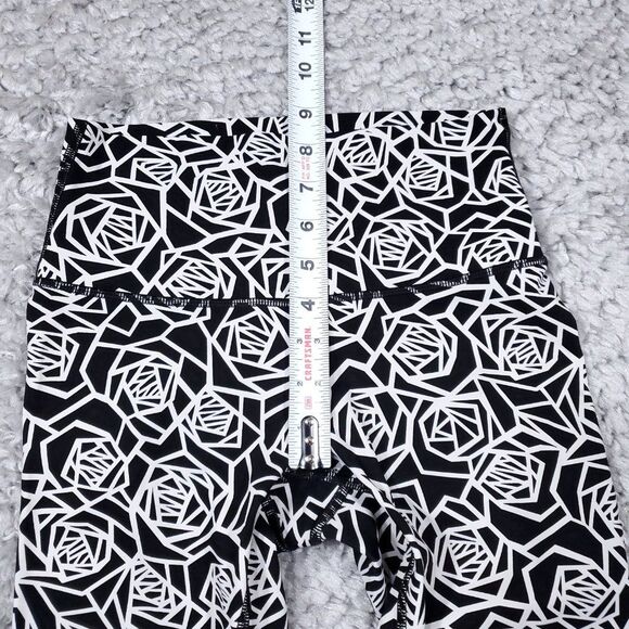 Lululemon High Times Leggings 3/4 Length Posey Black White Geometric Rose Size 4 - Picture 11 of 11
